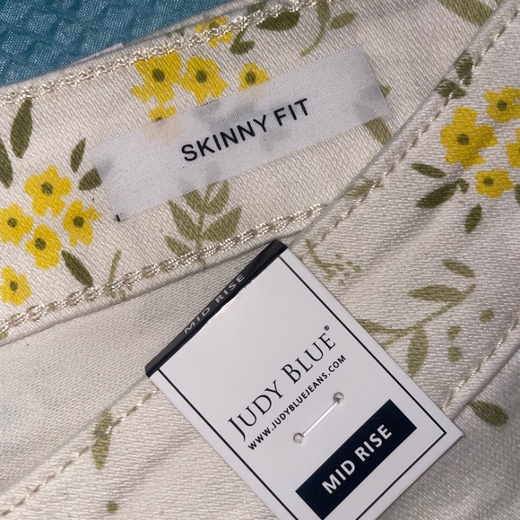 Judy Blue Pants - Picture 4 of 5